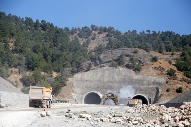 Dağlar delindi, tüneller bölgeleri birbirine bağladı